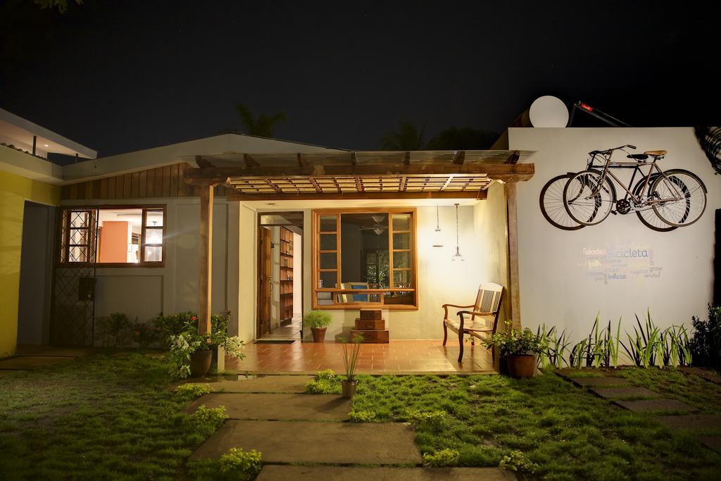 La Bicicleta Hostal Managua Exterior photo